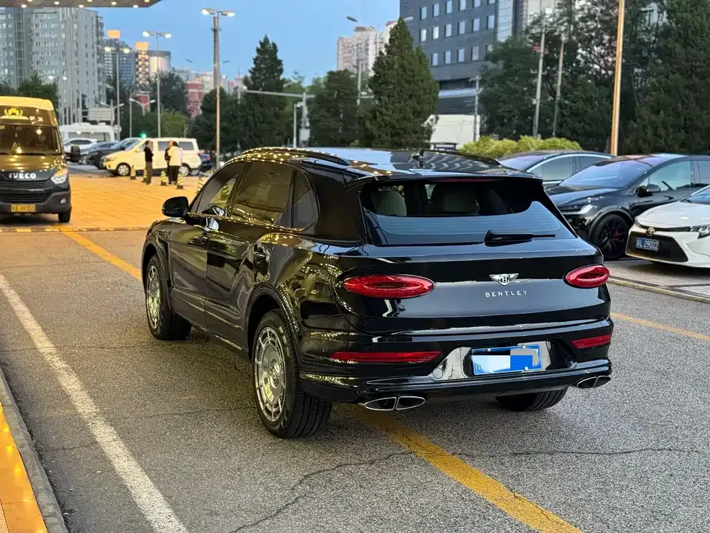 Bentley Bentayga 2023 из CN, фото 6