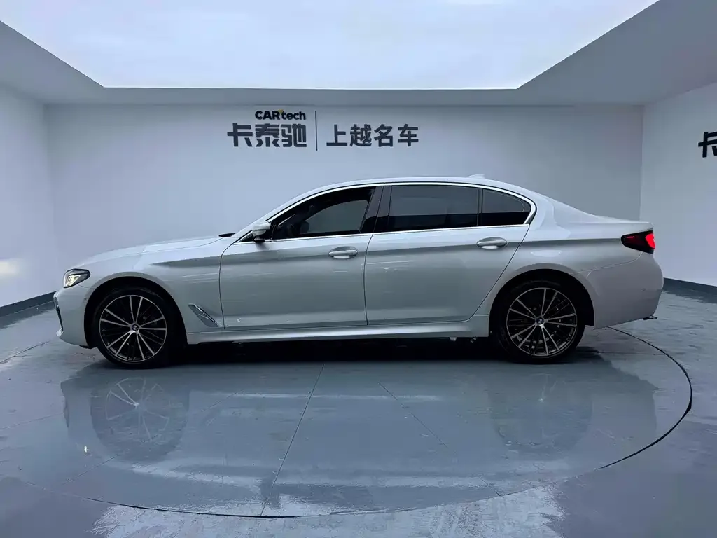 BMW 5 Series 2023 из CN, фото 5