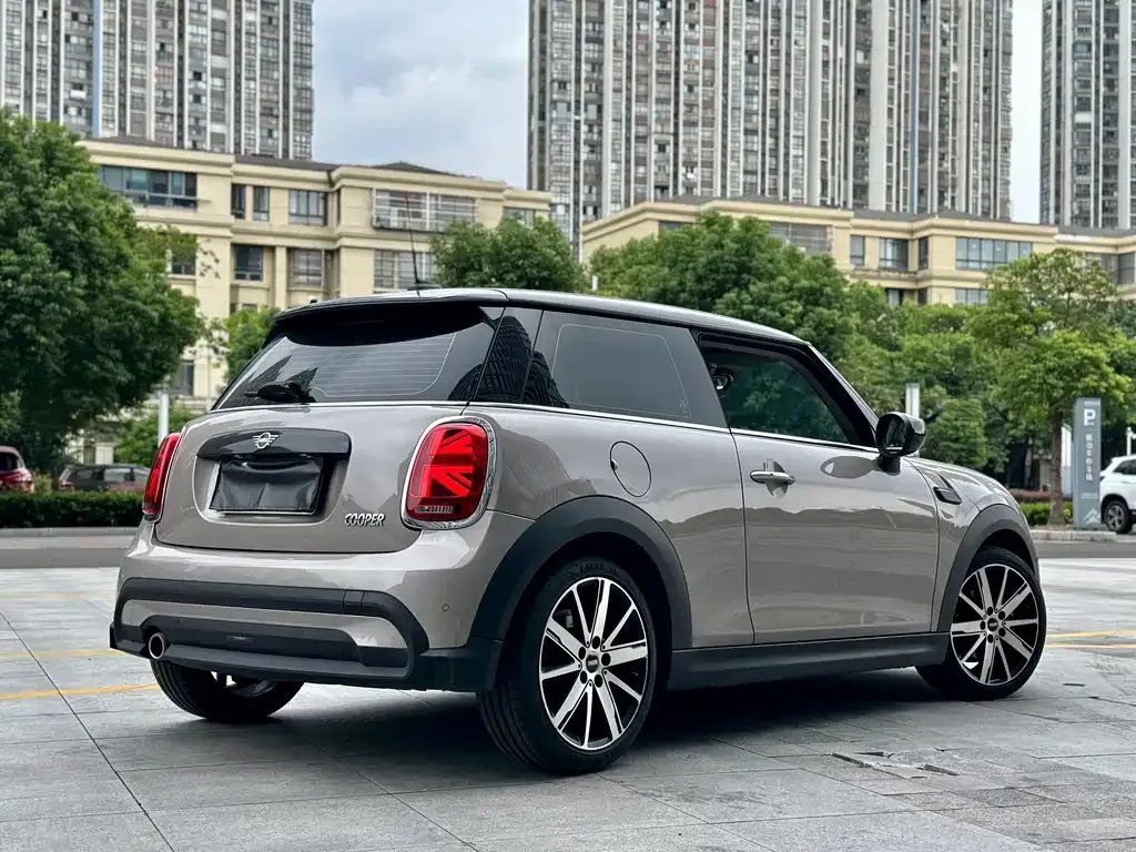 MINI Cooper (3-door) 2023 из CN, фото 2