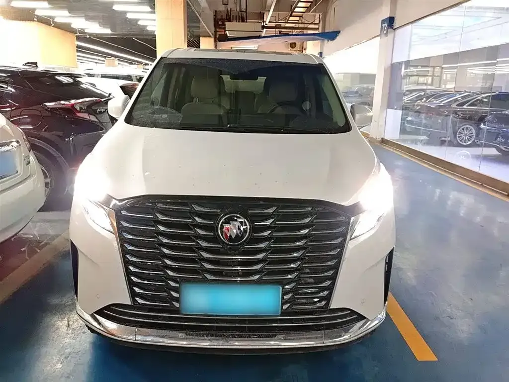 Buick GL8 2023 из CN, фото 3