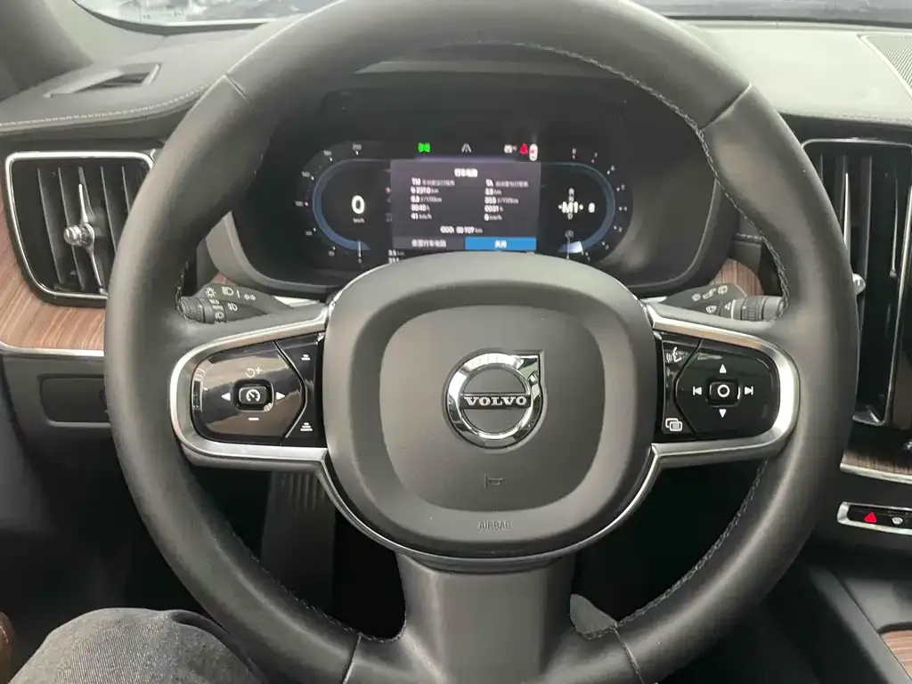 Volvo XC60 2022 из CN, фото 8