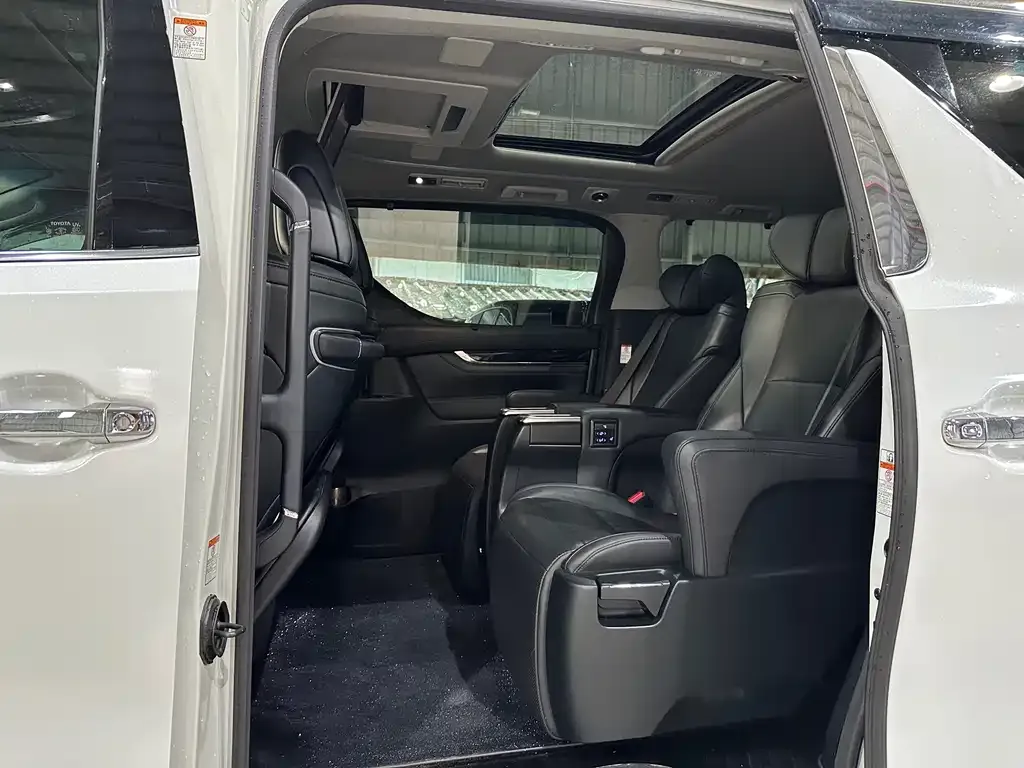 Toyota Vellfire 2022 из CN, фото 8