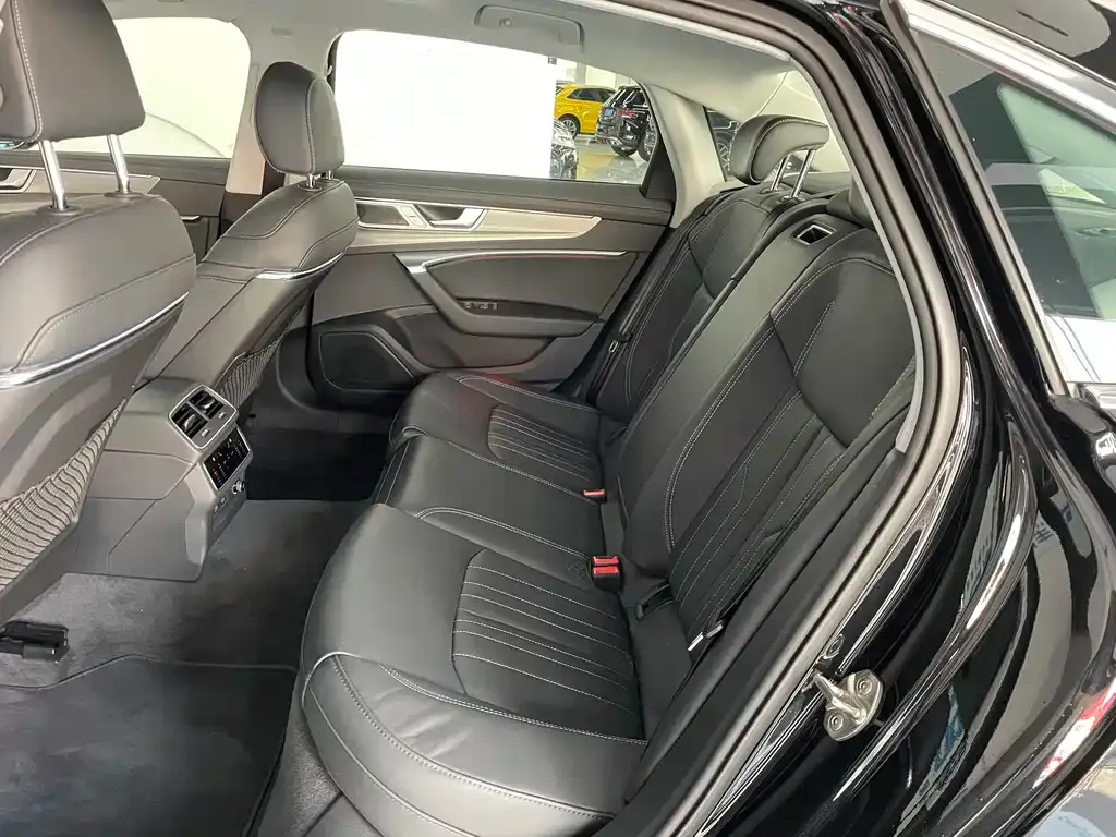 Audi A6L 2024 из CN, фото 8