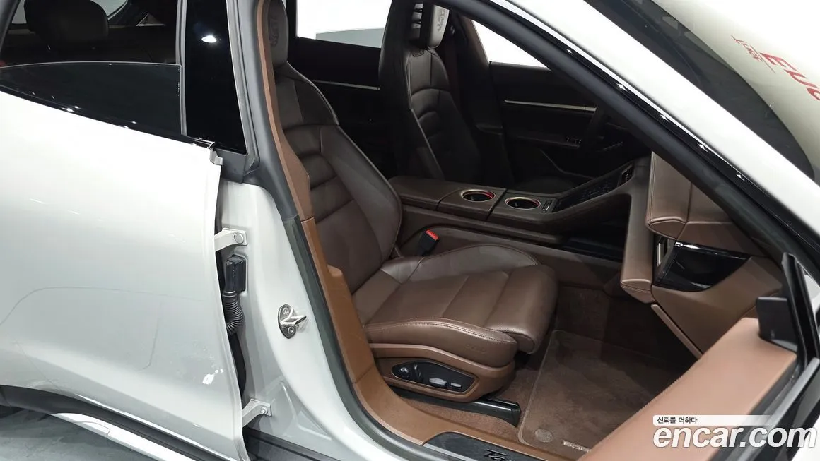 Porsche Taycan 2022 из KR, фото 10