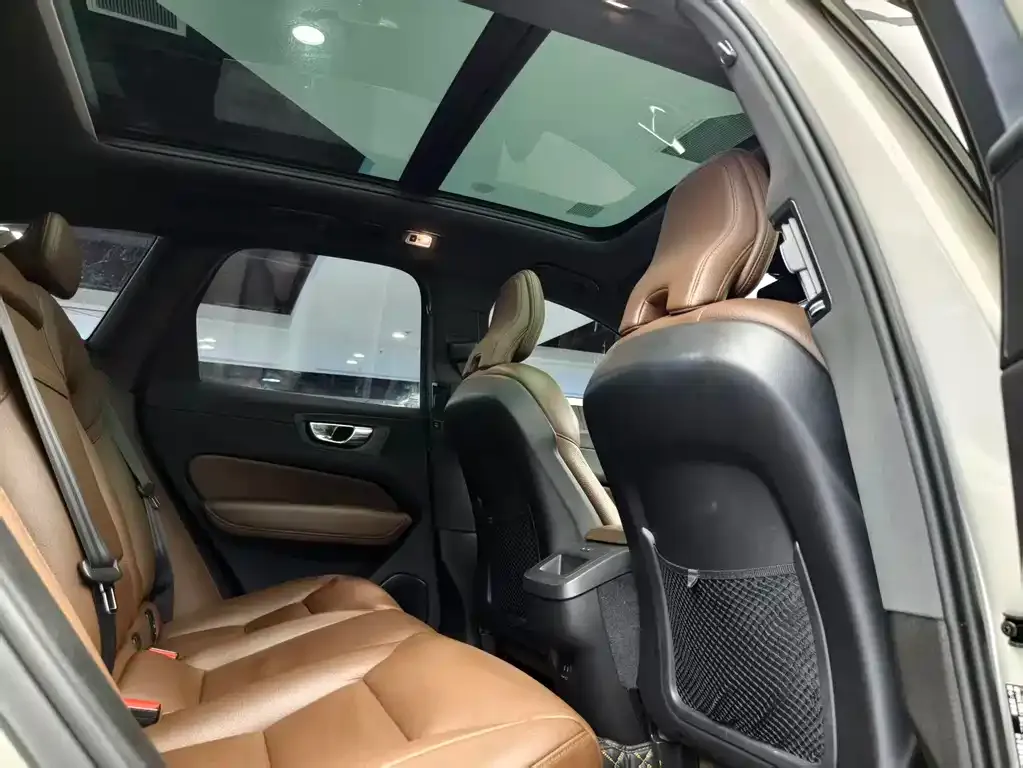 Volvo XC60 2021 из CN, фото 10