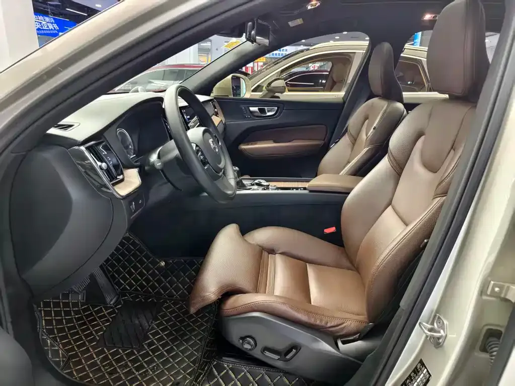 Volvo XC60 2021 из CN, фото 5