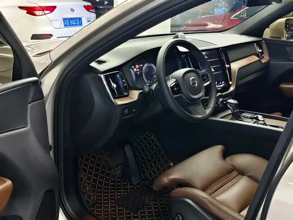Volvo XC60 2021 из CN, фото 6