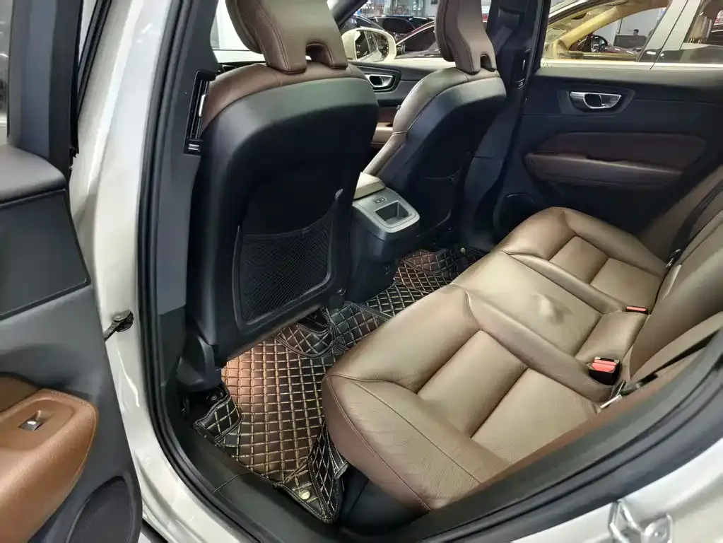 Volvo XC60 2021 из CN, фото 7