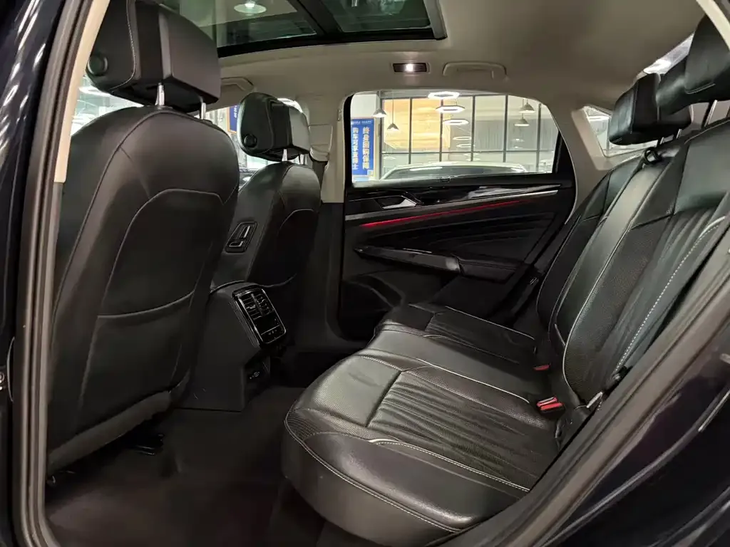 Volkswagen Passat 2022 из CN, фото 5