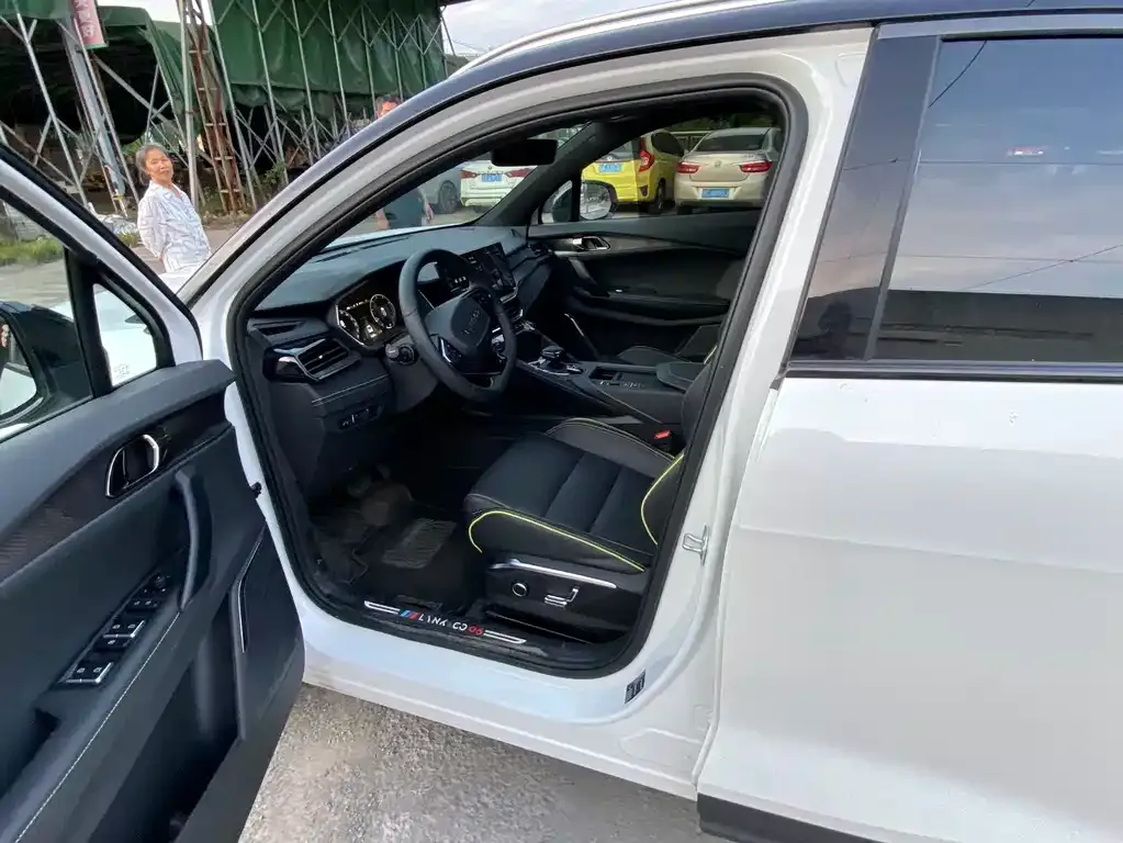 Lynk & Co 06 2024 из CN, фото 5