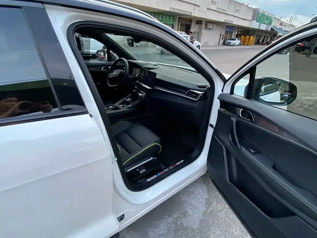 Lynk & Co 06 2024 из CN, фото 6