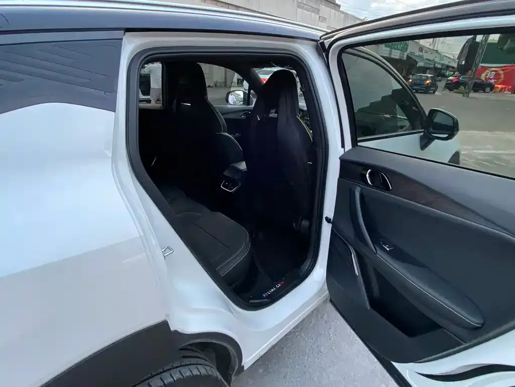 Lynk & Co 06 2024 из CN, фото 8