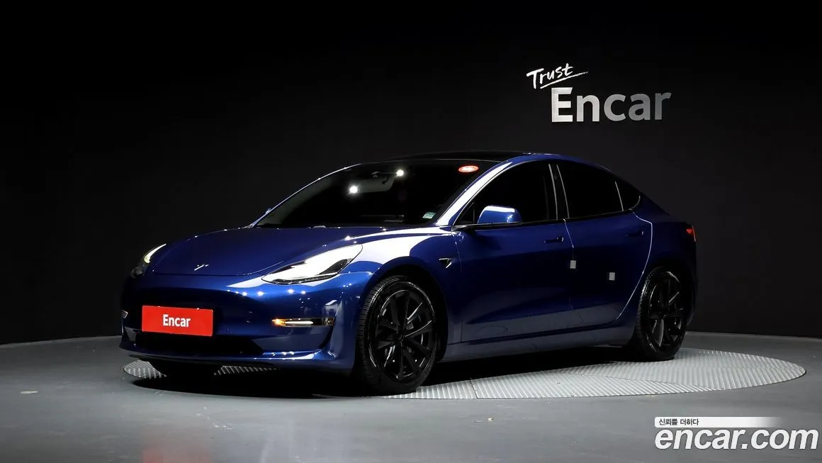 Tesla Model 3 — фото 1
