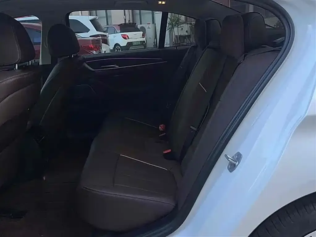 BMW 5 Series 2022 из CN, фото 10