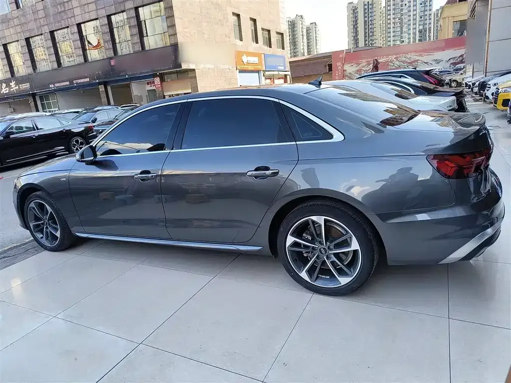 Audi A4L 2022 из CN, фото 5