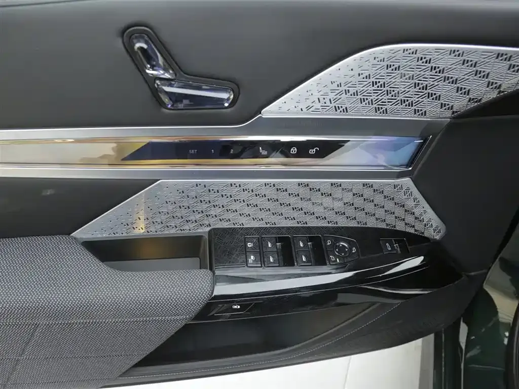 BMW i7 M70L 2023 из CN, фото 10