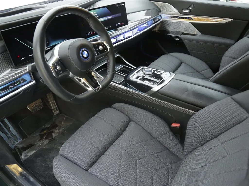 BMW i7 M70L 2023 из CN, фото 8