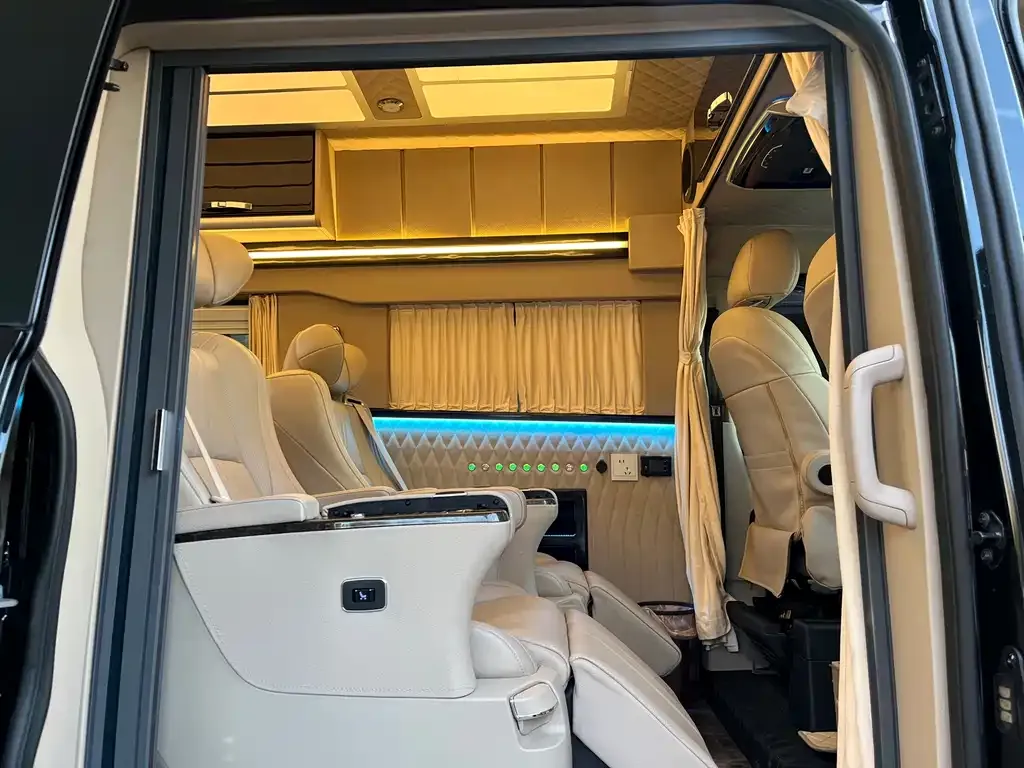 Ford Transit 2023 из CN, фото 10