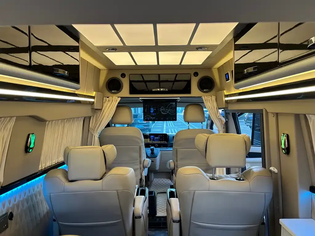 Ford Transit 2023 из CN, фото 2