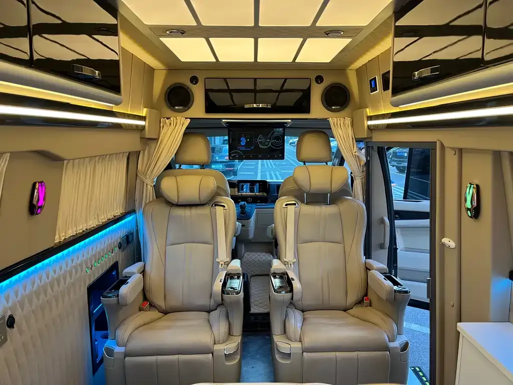 Ford Transit 2023 из CN, фото 4