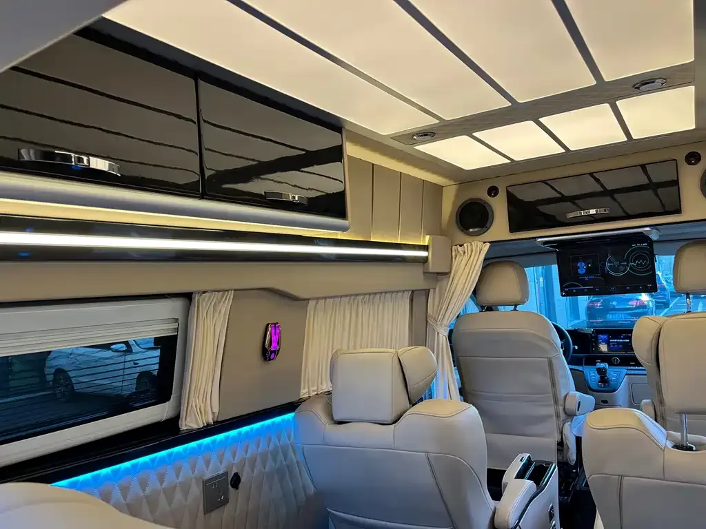 Ford Transit 2023 из CN, фото 7