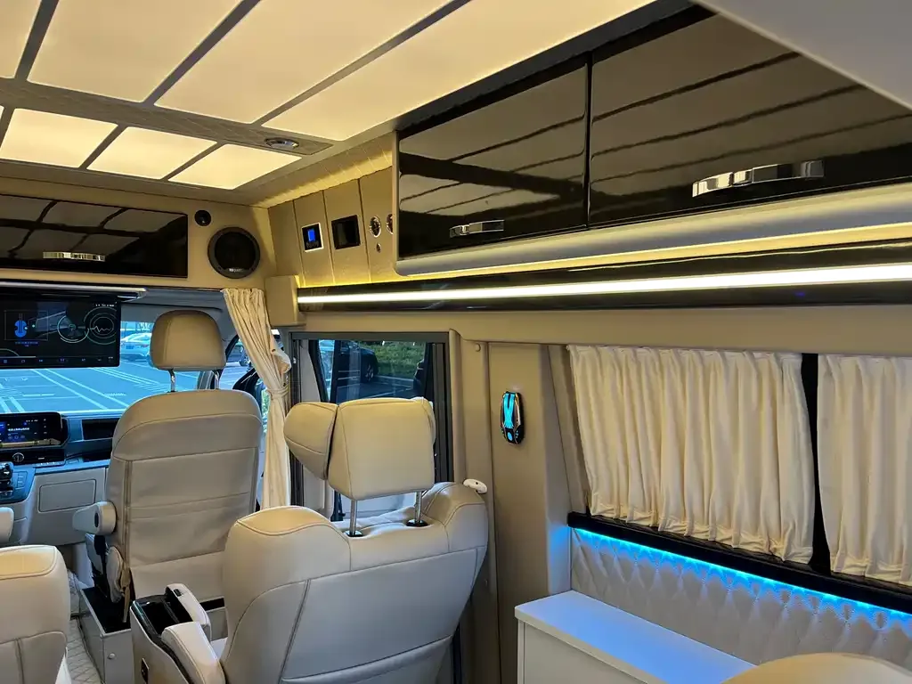 Ford Transit 2023 из CN, фото 9