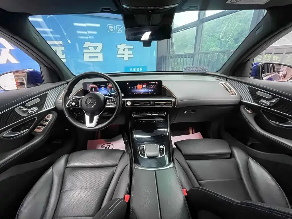 Mercedes-Benz EQC — фото 10