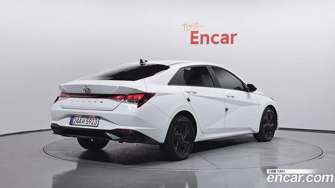 Hyundai AVANTE 2023 из KR, фото 2