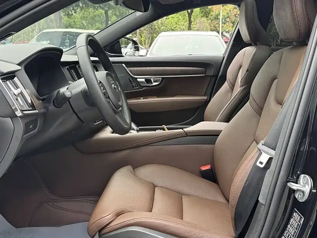 Volvo S90 2024 из CN, фото 8