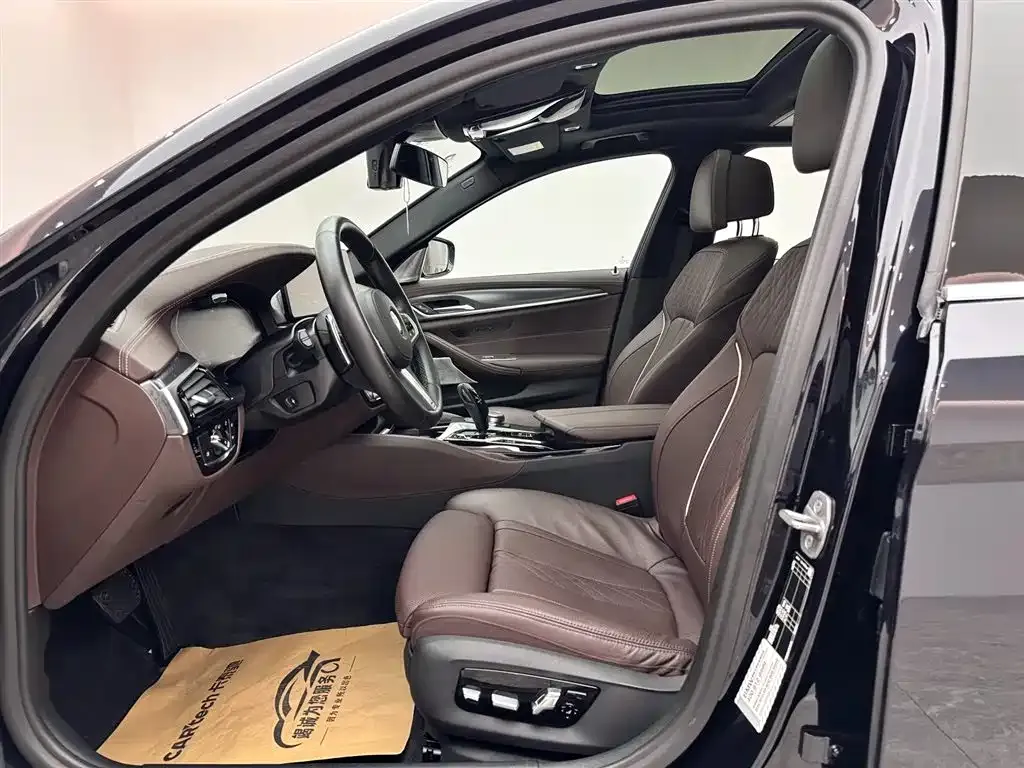 BMW 5 Series 2022 из CN, фото 8