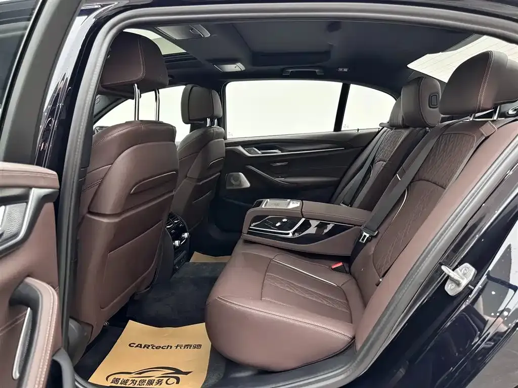 BMW 5 Series 2022 из CN, фото 9