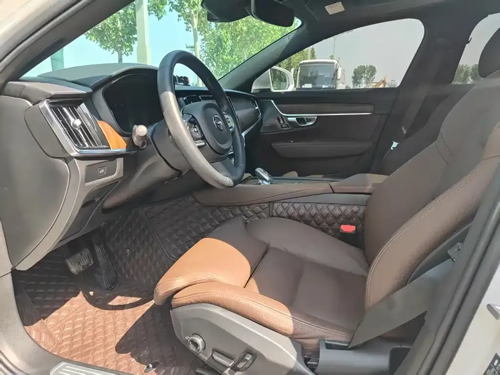 Volvo S90 2023 из CN, фото 5