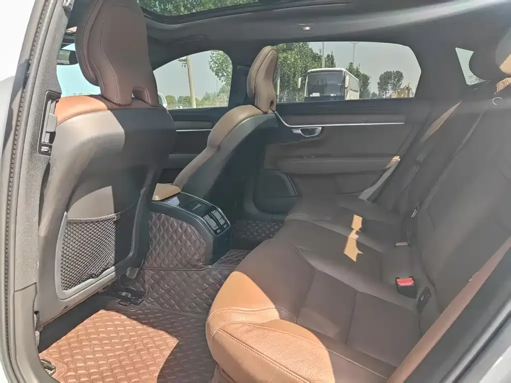 Volvo S90 2023 из CN, фото 6