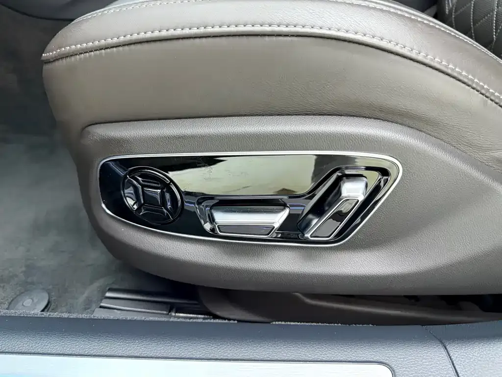 Audi A8 2023 из CN, фото 10
