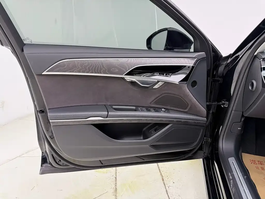 Audi A8 2023 из CN, фото 7