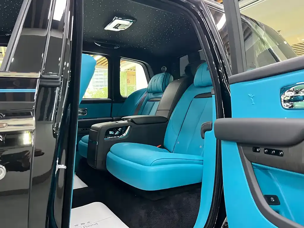 Rolls-Royce Cullinan 2025 из CN, фото 8