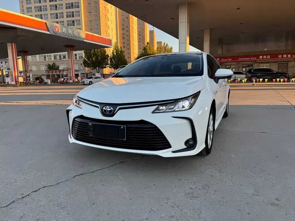 Toyota Corolla — фото 1