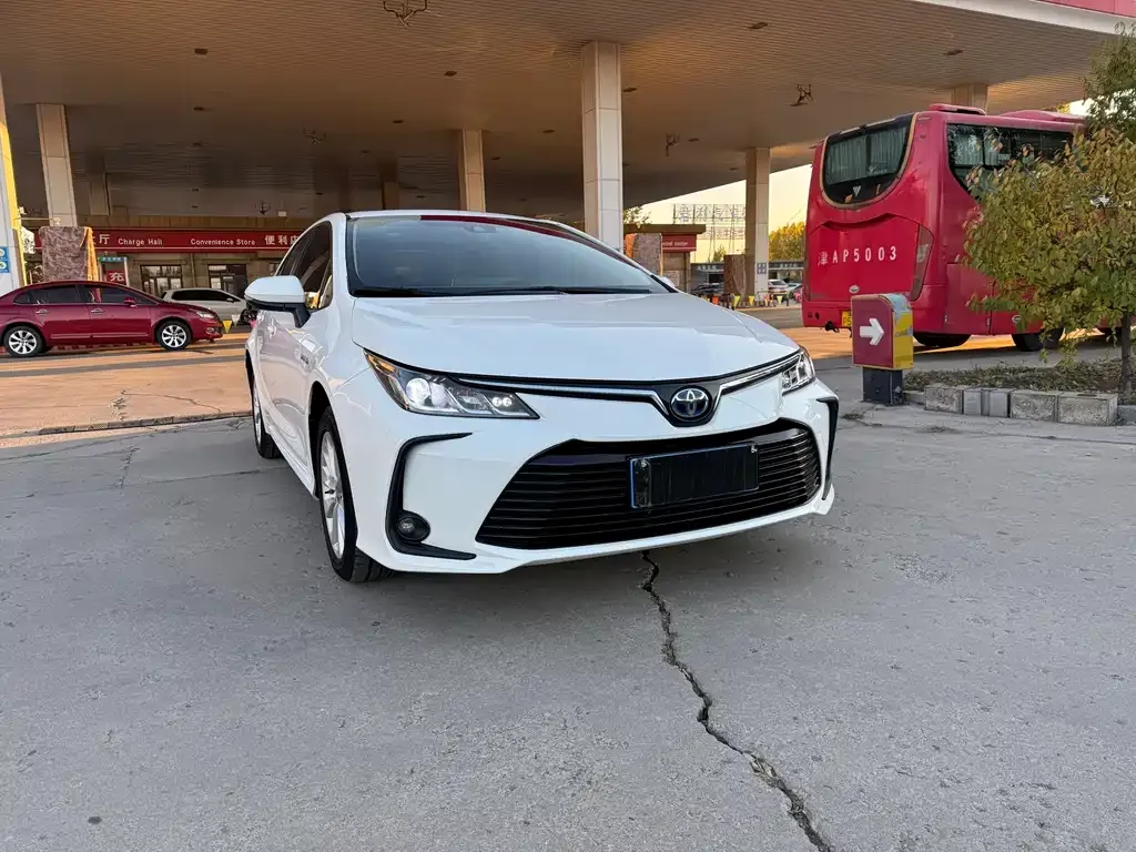 Toyota Corolla — фото 3