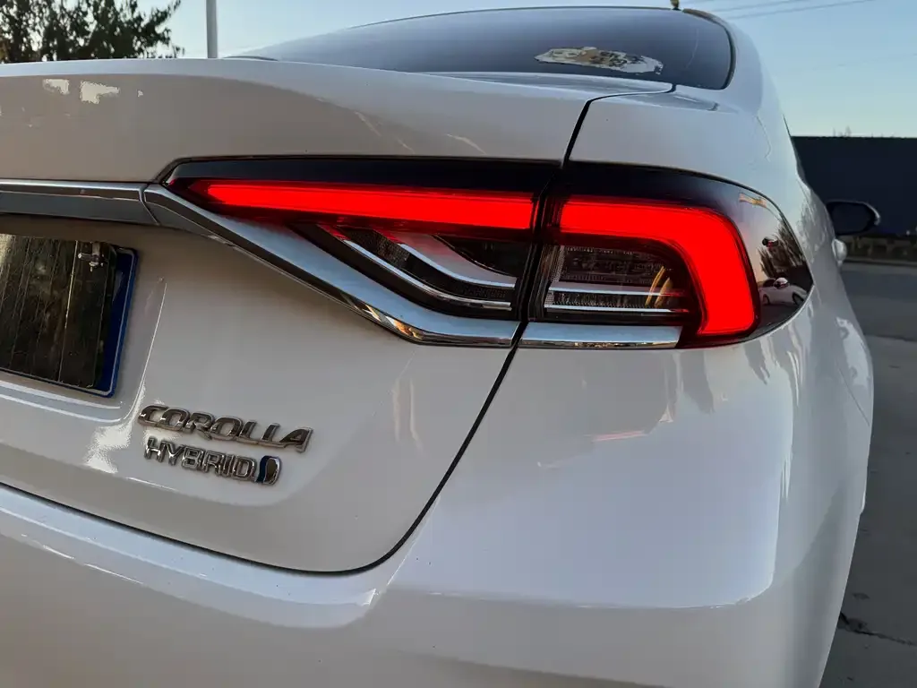 Toyota Corolla — фото 7