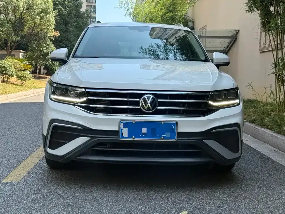 Volkswagen Tiguan L 2022 из CN, фото 2