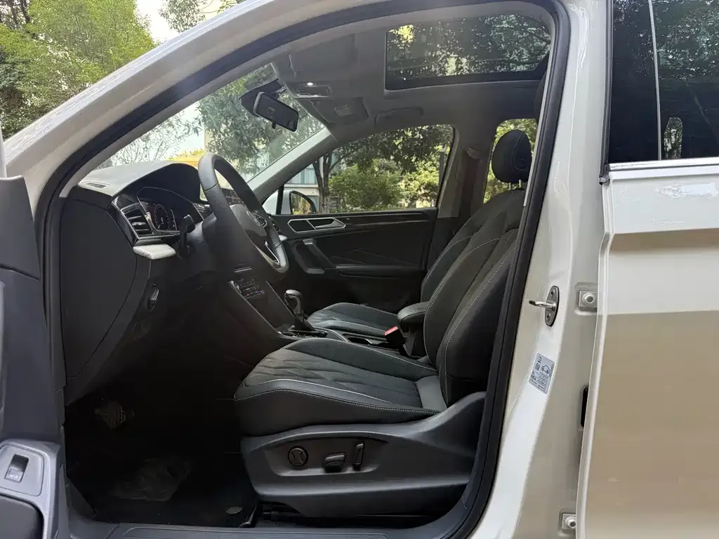 Volkswagen Tiguan L 2022 из CN, фото 4