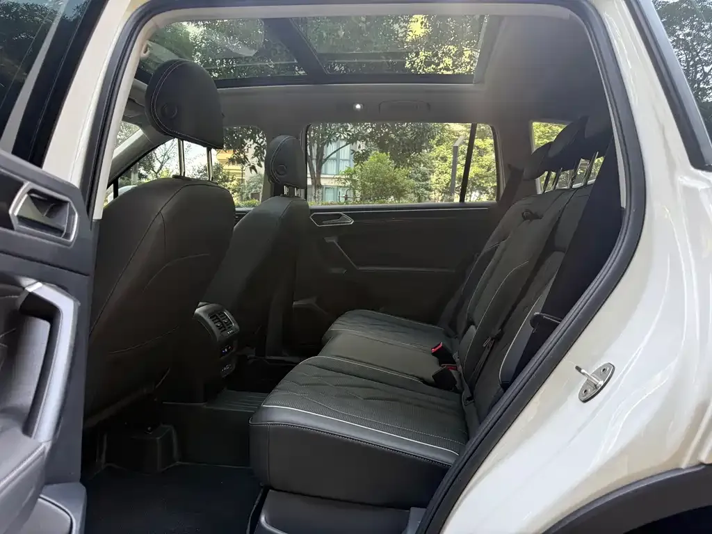 Volkswagen Tiguan L 2022 из CN, фото 6