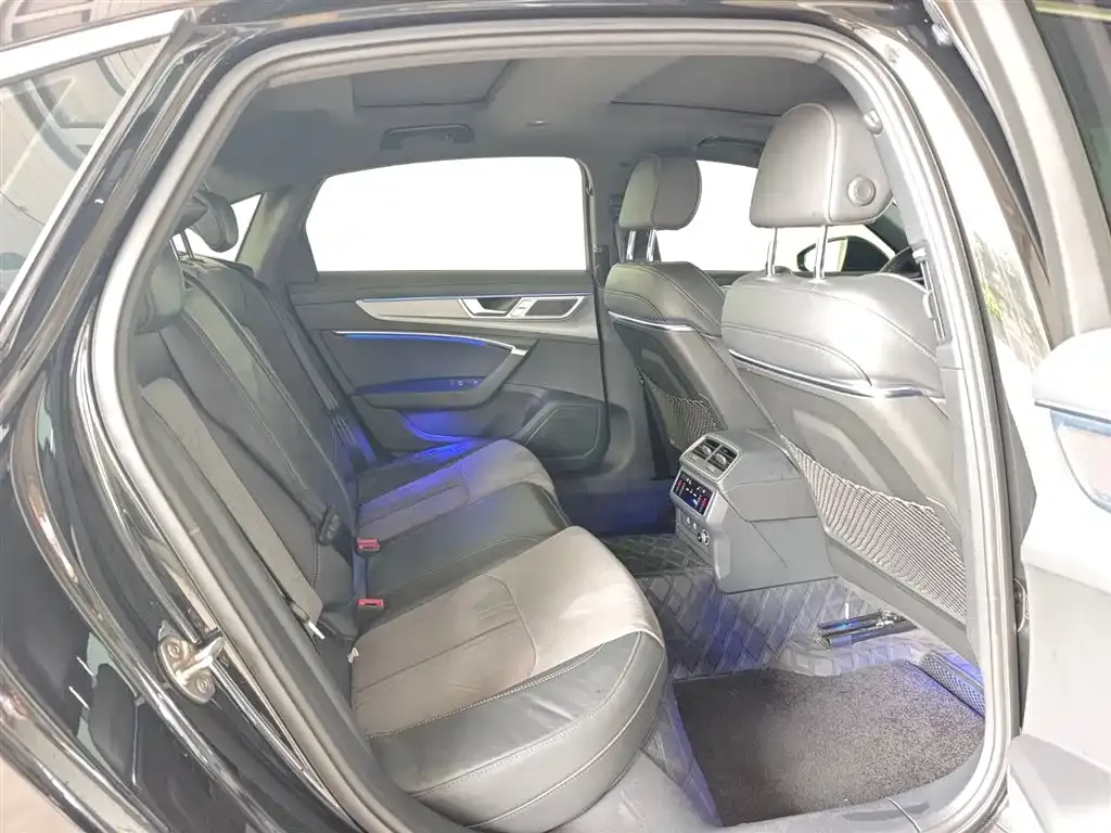 Audi A6L 2023 из CN, фото 7