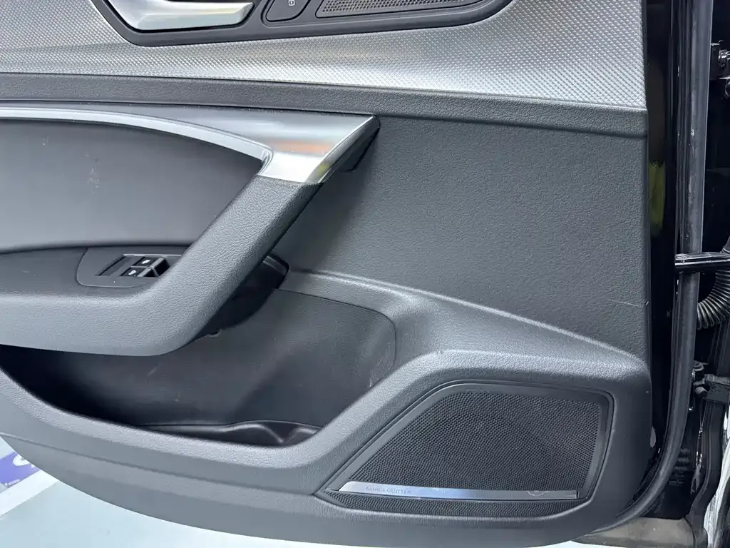 Audi A6L 2021 из CN, фото 10