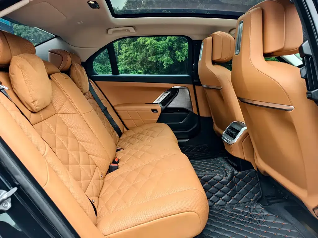 BMW 7 Series 2024 из CN, фото 9
