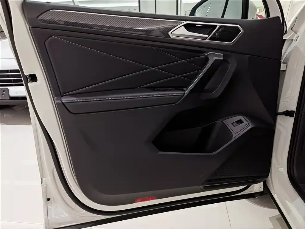 Volkswagen Tiguan L 2022 из CN, фото 8