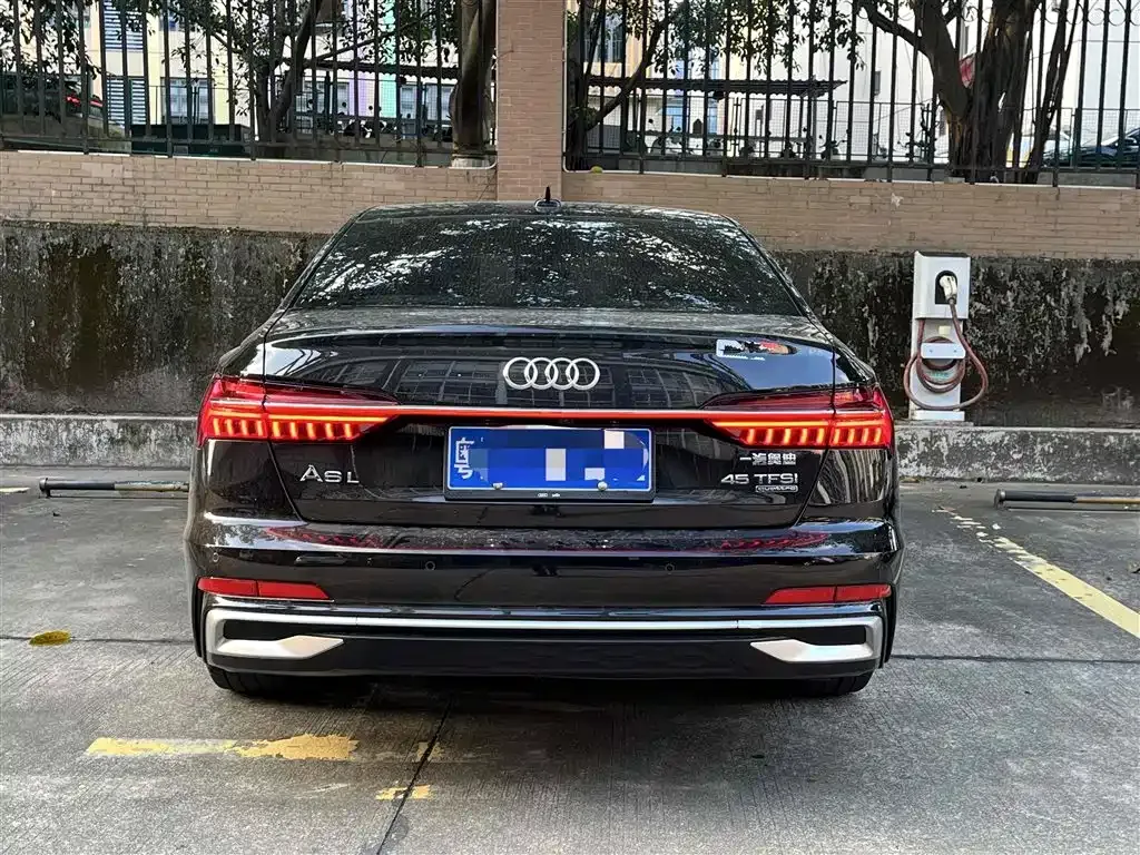 Audi A6L 2023 из CN, фото 8