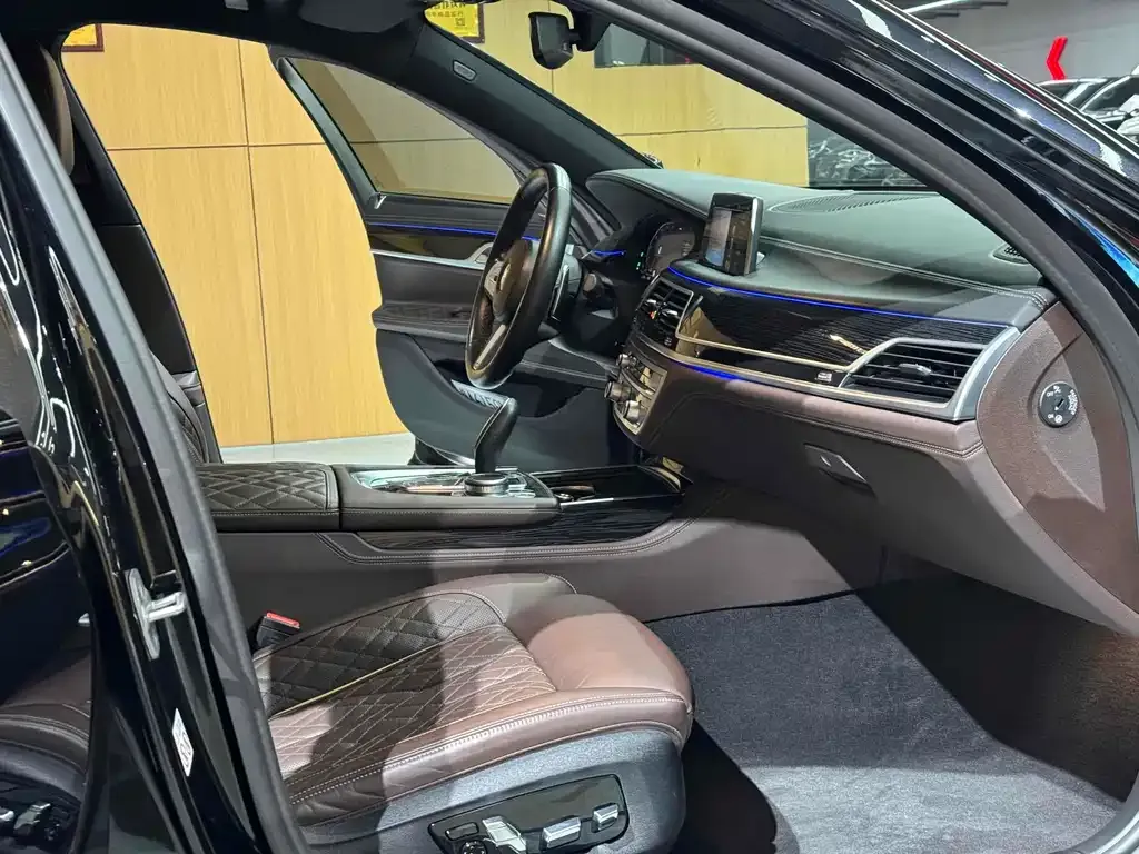 BMW 7 Series 2022 из CN, фото 10