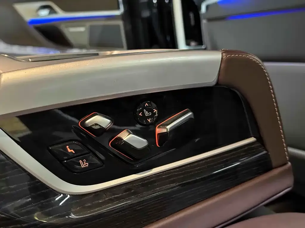 BMW 7 Series 2022 из CN, фото 7