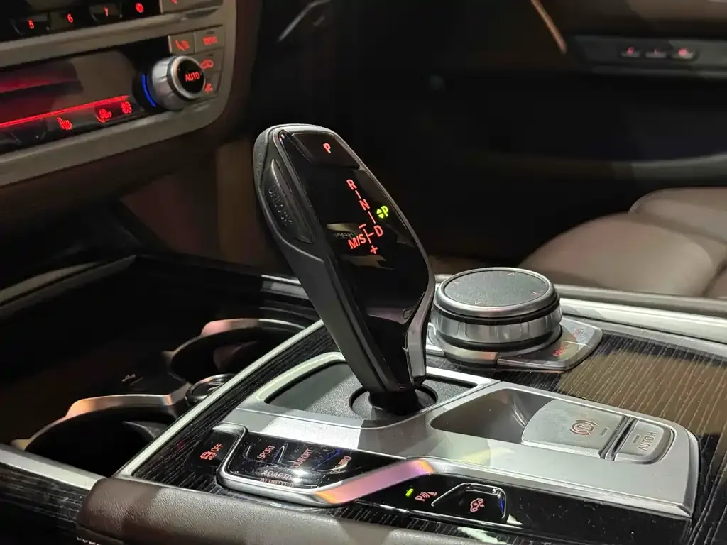 BMW 7 Series 2022 из CN, фото 9